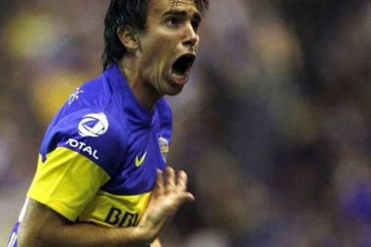 
	Jogador do Boca Juniors: em mar&ccedil;o de 2010, houve determina&ccedil;&atilde;o do estado que nos intervalos dos jogos s&oacute; haja publicidade institucional da presid&ecirc;ncia
 (Divulgação/Boca Juniors)