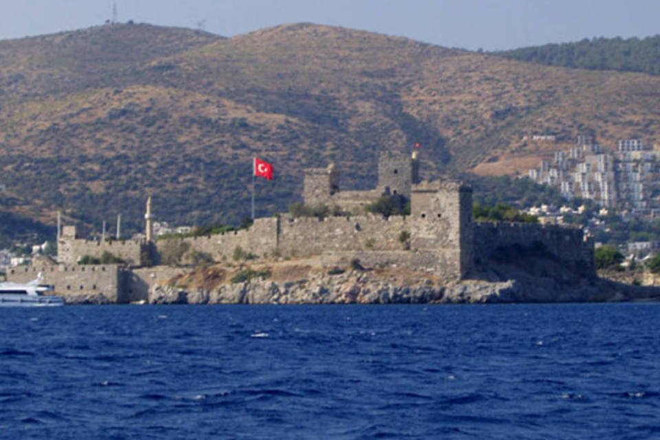 Barco de refugiados naufraga na Turquia e deixa 10 mortos