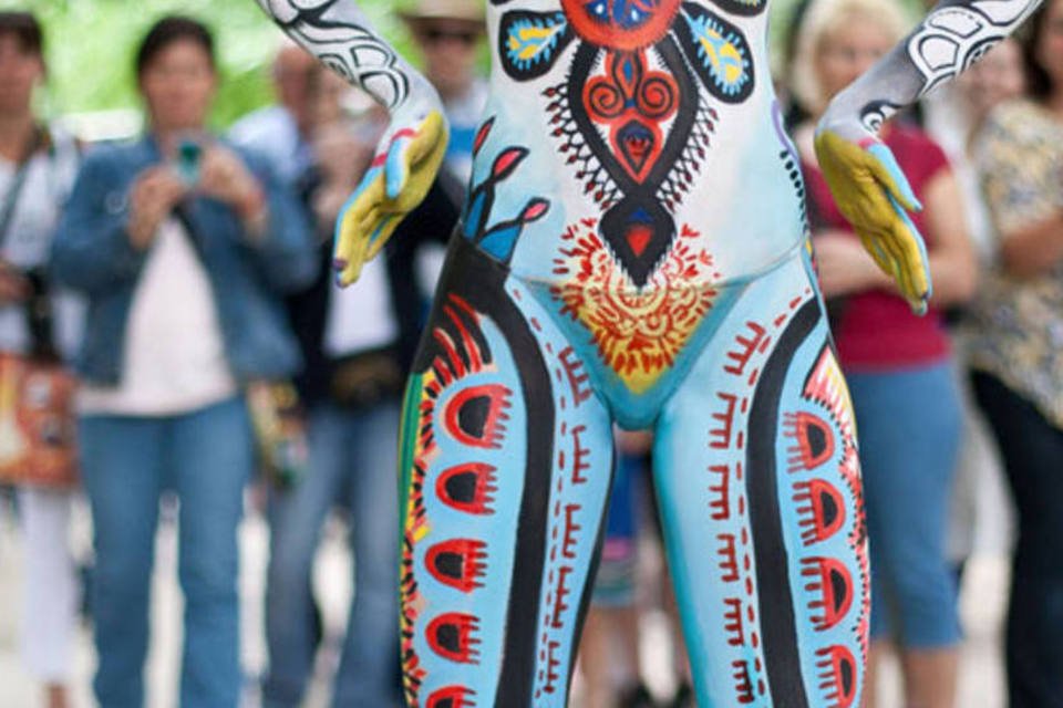 Veja imagens do maior festival de pintura corporal do mundo