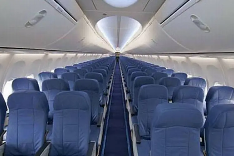 Interior de Boeing da família 737: a indústria está esperando a Boeing decidir o que fazer com a família 737 de aviões (Divulgação)