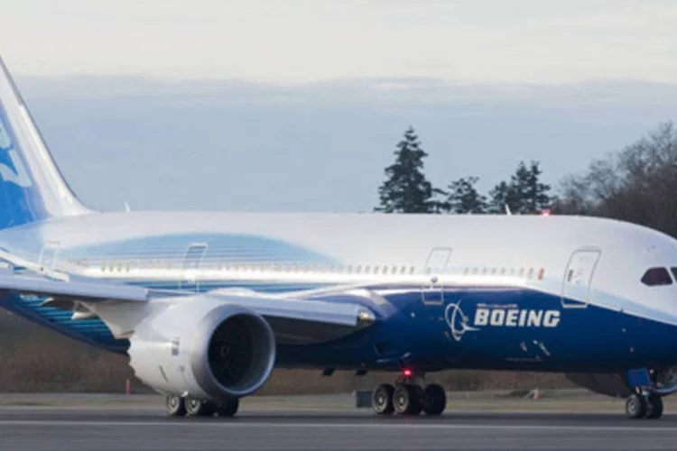 Aeronave modelo 787, da Boeing: presidente-executivo da empresa prevê retomada de lucros só no ano que vem (Divulgação)