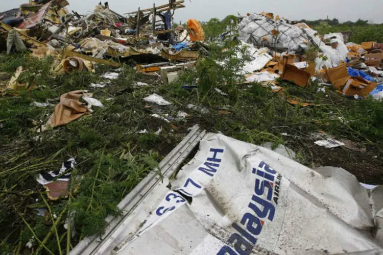 Destroços do avião da Malaysia Airlines que caiu na Ucrânia, matando 298 pessoas (Maxim Zmeyev/Reuters)