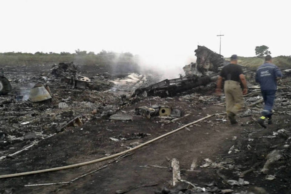 Avião que caiu na Ucrânia tem 225 vítimas identificadas
