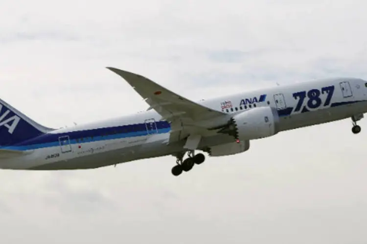 
	Avi&atilde;o Boeing 787 Dreamliner: os voos do 787 estavam suspensos pela FAA desde 16 de janeiro, depois de graves incidentes nas baterias.
 (REUTERS/Robert Galbraith)