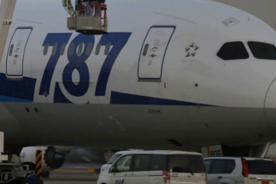 Reguladores pedem histórico das baterias do 787 Dreamliner