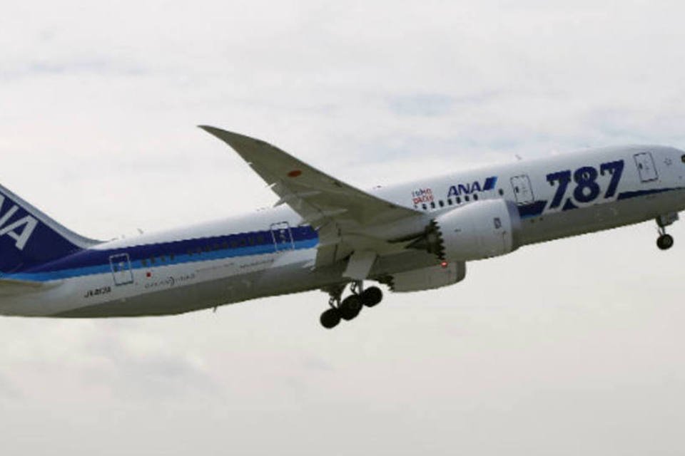 Governo japonês suspende voos do Boeing 787