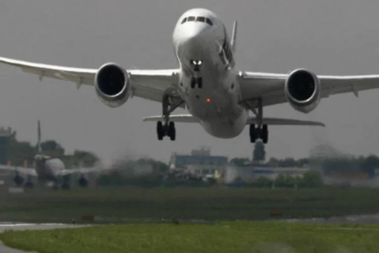 
	Avi&atilde;o Boeing 787 Dreamliner: planos envolvendo uma vers&atilde;o de 323 assentos do 787 devem ser formalmente anunciados na pr&oacute;xima semana
 (REUTERS/Kacper Pempel)