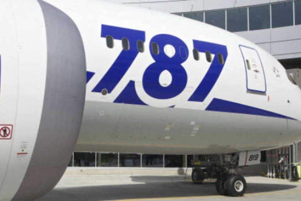 Avião 787 da Boeing fica em solo para checagem na bateria