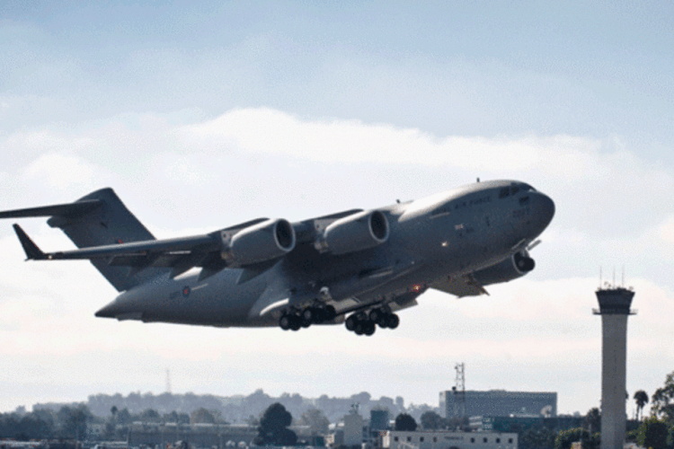 
	C-17: Boeing disse que &quot;se encomendas adicionais n&atilde;o se materializarem, &eacute; razoavelmente poss&iacute;vel que n&oacute;s decidamos em 2013 encerrar a produ&ccedil;&atilde;o do C-17 em uma data futura&quot;
 (Divulgação)