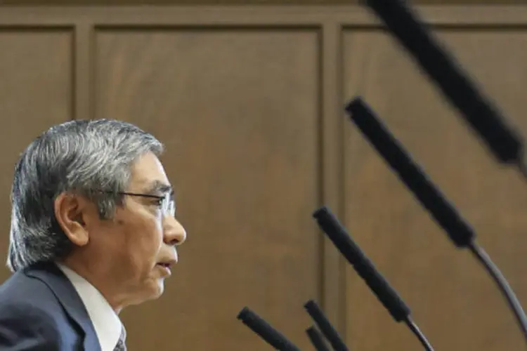 
	O presidente dp Banco do Jap&atilde;o (BoJ), Haruhiko Kuroda: &quot;a tend&ecirc;ncia geral dos pre&ccedil;os est&aacute; melhorando de forma constante&quot;
 (REUTERS / Yuya Shino)