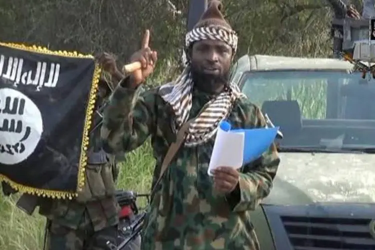 
	O l&iacute;der do grupo islamita Boko Haram, Abubakar Shekau: um grupo de curiosos se juntou para averiguar o que havia na bolsa, o que acabou aumentando o n&uacute;mero de v&iacute;timas na explos&atilde;o
 (AFP)