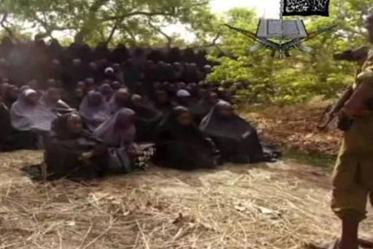 Vídeo divulgado em maio pelo Boko Haram mostra as estudantes capturadas (AFP)