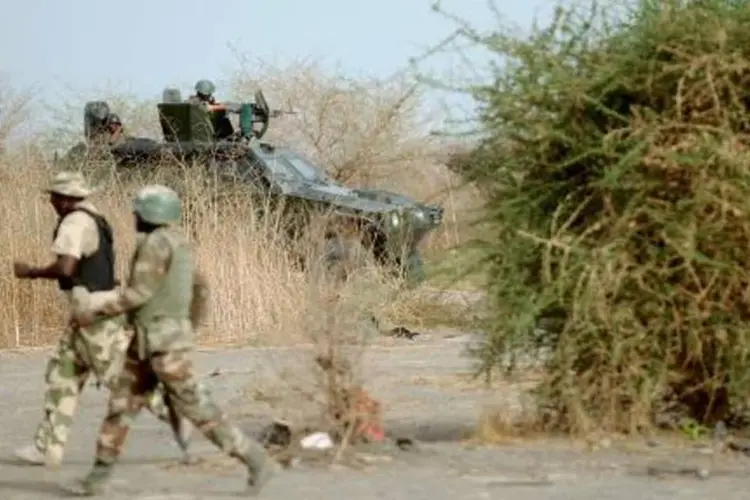
	Soldados fazem patrulha perto de um antigo acampamento do Boko Haram
 (Quentin Leboucher/AFP)