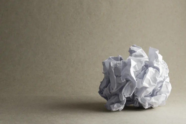 
	Papel amassado: reda&ccedil;&atilde;o ruim &eacute; um p&eacute;ssimo cart&atilde;o de visitas em qualquer &aacute;rea, diz professor
 (Thinkstock/vitsirisukodom)