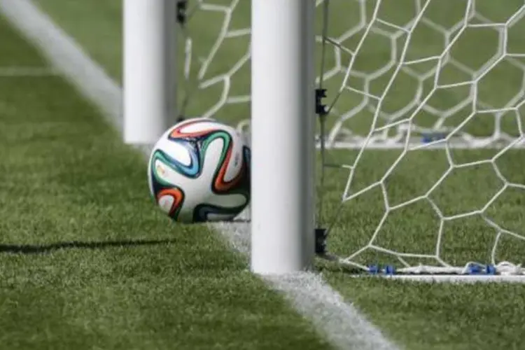 Bola na linha do gol: lance em partida entre França e Honduras gerou confusão (Yasuyoshi Chiba/AFP)