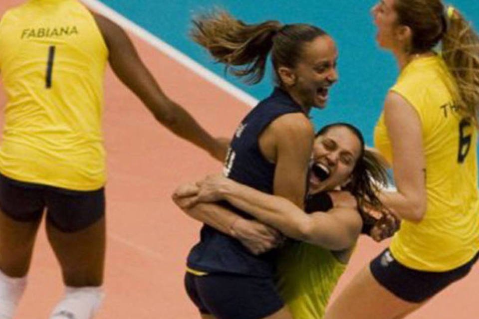 Brasil bate Cuba em revanche de 2007 e é ouro no vôlei feminino