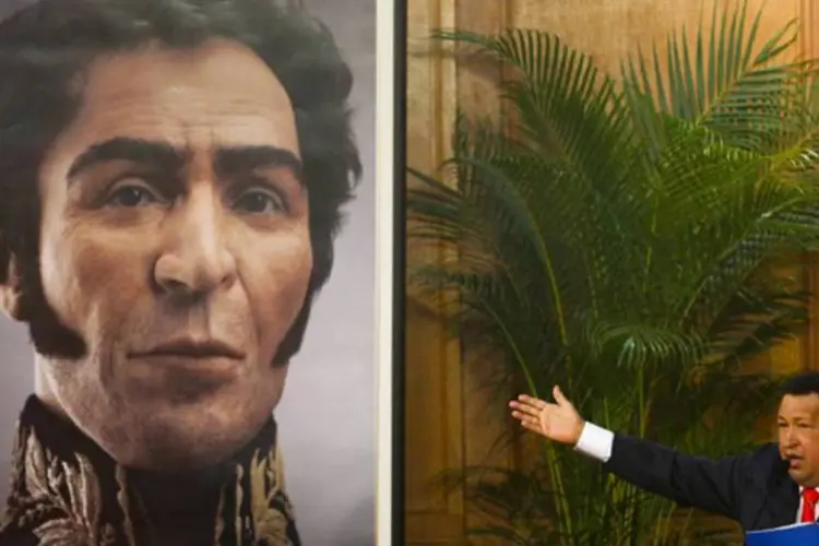 Chavez apresenta imagem de Bolívar: ''A partir de hoje teu rosto verdadeiro, resgatado pelas mãos amorosas de teus filhos cientistas, brilhará muito mais'' (Reuters)