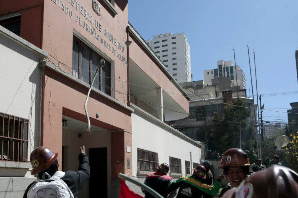 Mineradores jogam bomba em sede do Governo da Bolívia