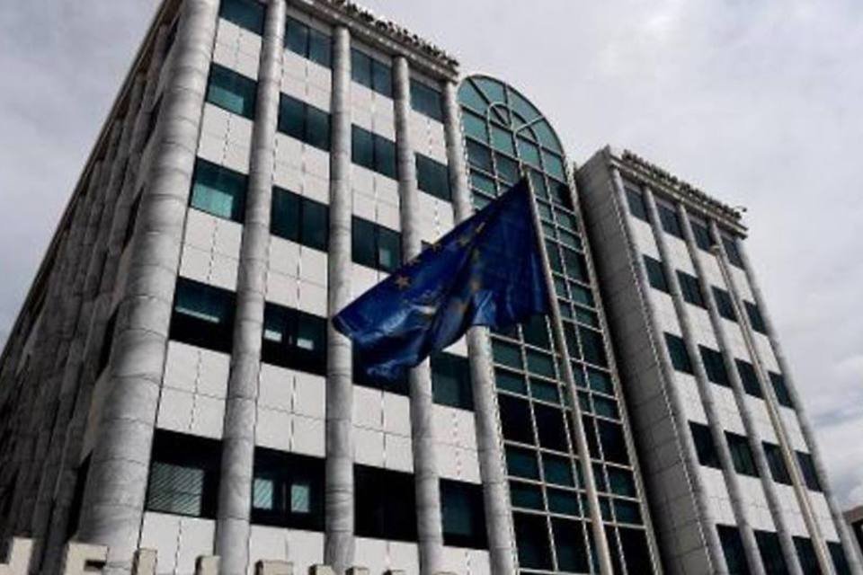 Bolsa de Atenas deve abrir amanhã com restrições, diz jornal