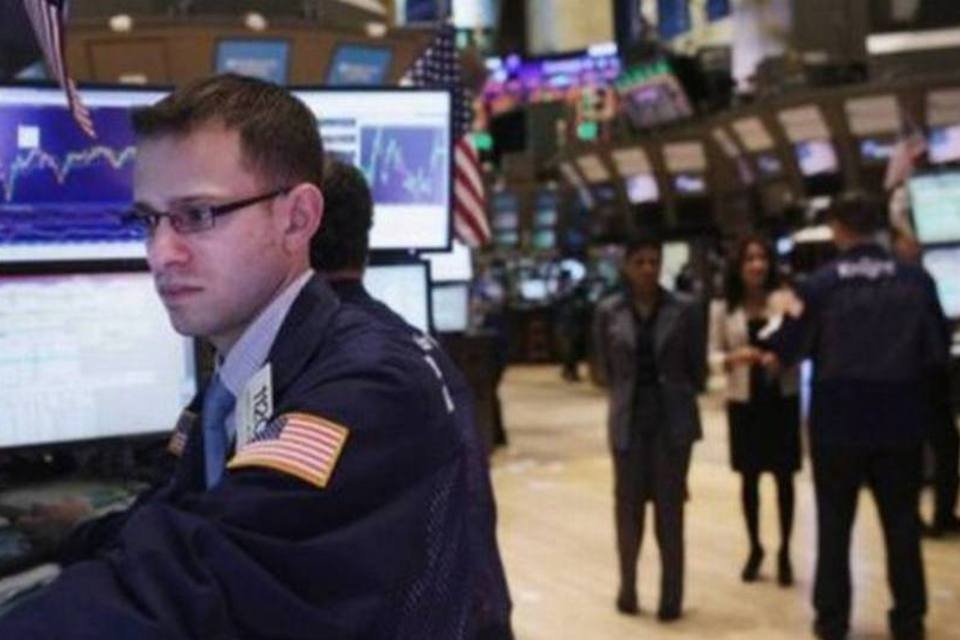 Wall Street fecha no verde impulsionada por anúncios do Fed