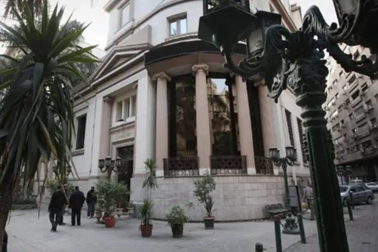 O fechamento de bancos durante a revolução estava entre os motivos da interrupção das atividades da Bolsa do Cairo (Peter Macdiarmid/Getty Images)