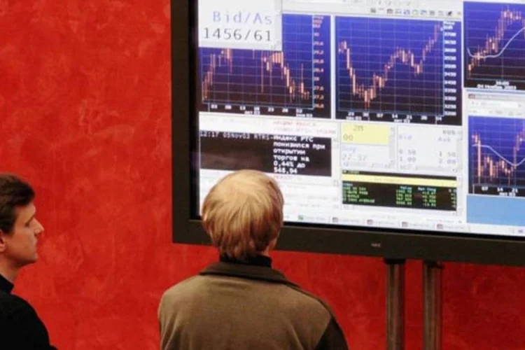 Bolsa de Moscou: depósito compulsório para estrangeiros teve alta de 1 ponto percentual (Oleg Nikishin/Getty Images)