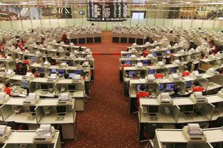 
	Bolsa de Hong Kong: o mercado avan&ccedil;ou 1,02 por cento em Hong Kong, enquanto o &iacute;ndice referencial de Xangai perdeu 0,72 por cento
 (MN Chan/Getty Images)
