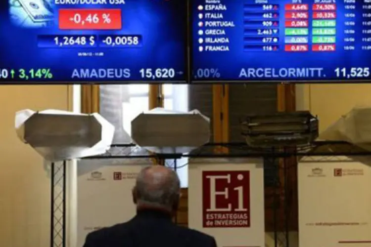 A Bolsa de Madri, que começou a sessão em alta, perdia 1,36% às 12h40 local, sendo que apenas Madri e a Bolsa de Milão registravam perdas na Europa neste horário (Javier Soriano/AFP)