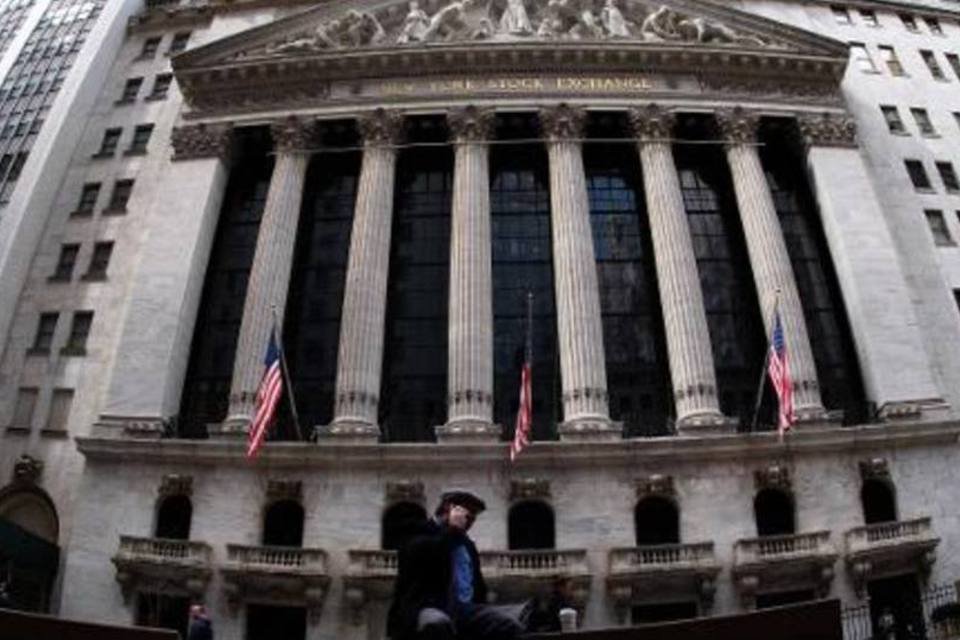 Em dia de falha técnica, Wall Street fecha em baixa