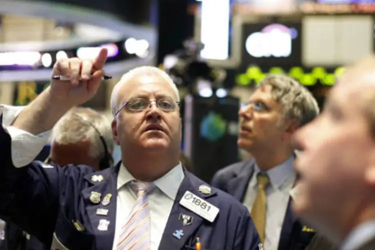 
	Bolsa de Nova York:&nbsp;&iacute;ndice Dow Jones recuou 0,27 por cento, para 16.065 pontos
 (REUTERS/Brendan McDermid)