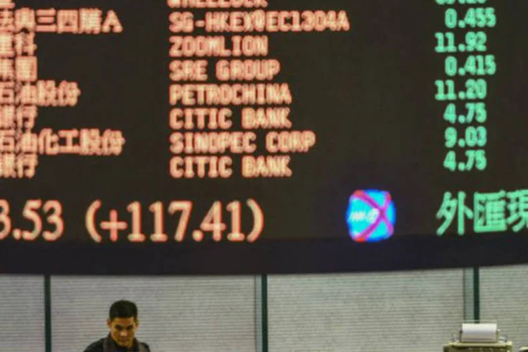 
	Bolsa de Hong Kong? &Agrave;s 7h08, o &iacute;ndice MSCI que re&uacute;ne a&ccedil;&otilde;es da regi&atilde;o &Aacute;sia-Pac&iacute;fico com exce&ccedil;&atilde;o do Jap&atilde;o avan&ccedil;ava 1,2 por cento, com Hong Kong liderando a alta com ganho de 1,78 por cento
 (©afp.com / Antony Dickson)