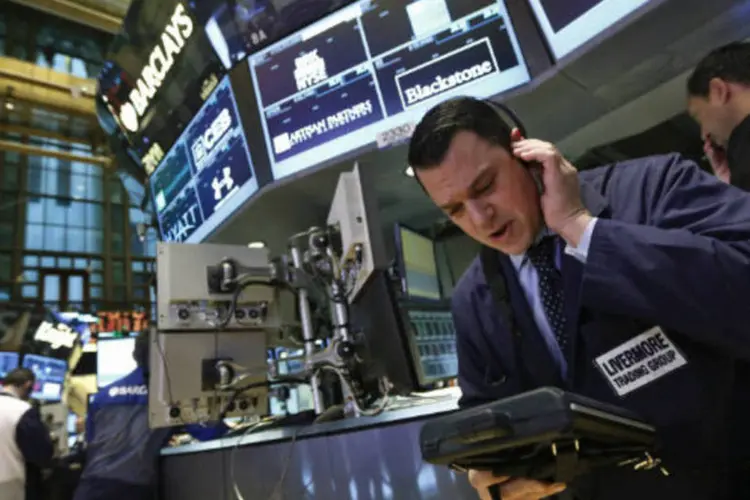 
	Bolsa de Nova York: &agrave;s 14h37 (hor&aacute;rio de Bras&iacute;lia), o indicador Dow Jones subia 0,86 por cento, a 14.691 pontos, enquanto o S&amp;P 500 tinha valoriza&ccedil;&atilde;o de 0,90 por cento, a 1.576 pontos
 (REUTERS/Brendan McDermid)