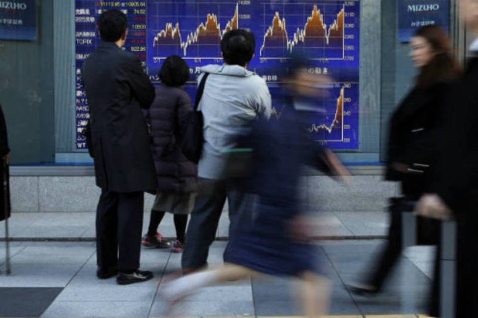 Índice Nikkei fecha em queda com fortalecimento do iene