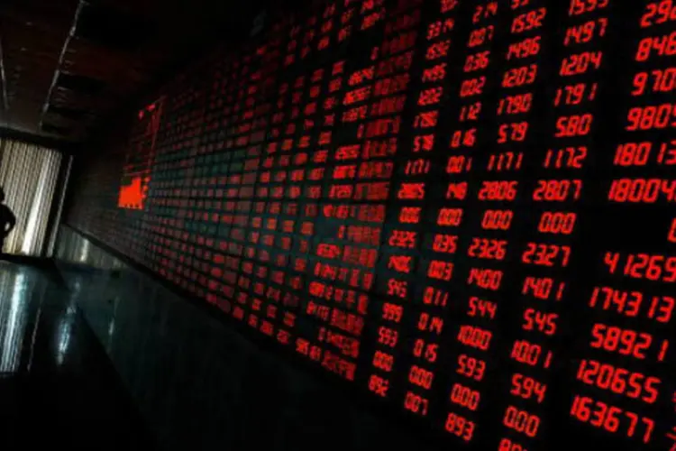 
	Bolsa de Xangai: o &iacute;ndice geral da Bolsa de Xangai, o principal indicador dos preg&otilde;es chineses, subiu hoje 3,69% ap&oacute;s a divulga&ccedil;&atilde;o das novas normas, e o da Bolsa de Shenzhen teve alta de 4,52%
 (Getty Images)