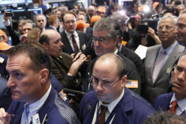 
	Bolsa de Nova York: nesta quarta, a&ccedil;&otilde;es da Monsanto ca&iacute;am 1,5% e as da ind&uacute;stria de carros el&eacute;tricos Tesla recuavam 3,7%
 (REUTERS/Brendan McDermid)