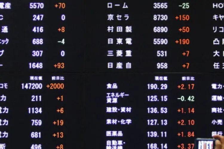 
	Bolsa de T&oacute;quio: o &iacute;ndice Nikkei subiu 1,3%, para 12.635,69 pontos, ap&oacute;s o ganho de 2,0% observado na ter&ccedil;a-feira
 (REUTERS/Yuya Shino)