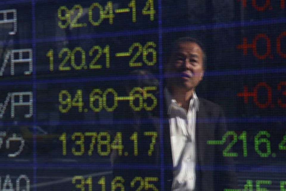 Bolsa de Tóquio fecha em queda acentuada