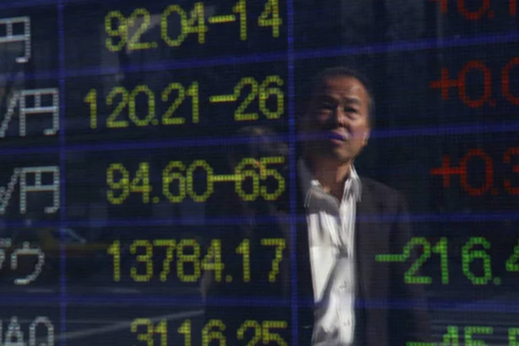 
	Bolsa de T&oacute;quio: o &iacute;ndice Nikkei caiu 2,3%, para 11.398,81 pontos, revertendo a alta de 2,4% na sess&atilde;o anterior
 (REUTERS/Issei Kato)
