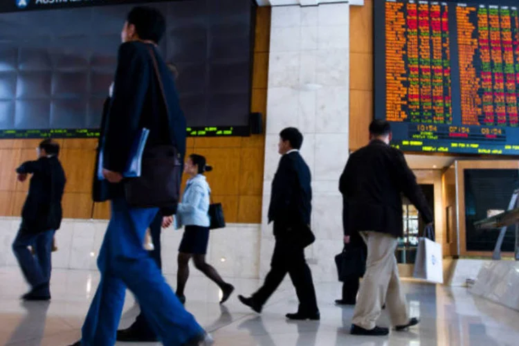 
	Bolsa de Sydney: &agrave;s 7h56, o &iacute;ndice MSCI que re&uacute;ne a&ccedil;&otilde;es da regi&atilde;o &Aacute;sia-Pac&iacute;fico com exce&ccedil;&atilde;o do Jap&atilde;o recuava 0,44 por cento
 (Ian Waldie/Bloomberg)
