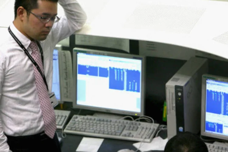 
	Bolsa de T&oacute;quio: o &iacute;ndice Nikkei caiu 518,89 pontos, ou 3,8%, para 13.014,87 pontos, colocando o &iacute;ndice em baixa de 18,4% desde 23 de maio
 (Kiyoshi Ota/Getty Images)