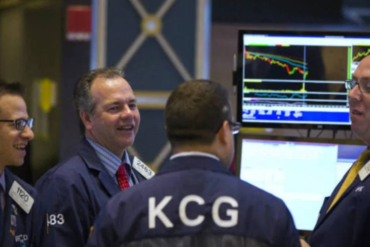 
	Bolsa de Nova York: relat&oacute;rio mostrou cria&ccedil;&atilde;o de 288 mil vagas de emprego em junho
 (REUTERS/Lucas Jackson)