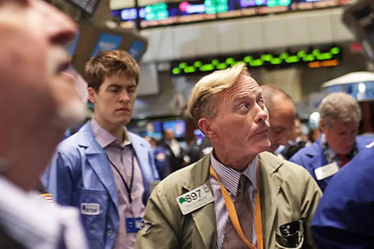 
	Bolsa de Nova York: &agrave;s 12h15 (de Bras&iacute;lia), o &iacute;ndice Dow Jones subia 0,02%, o Nasdaq tinha queda de 0,05% e o S&amp;P 500 ca&iacute;a 0,05%
 (Getty Images)