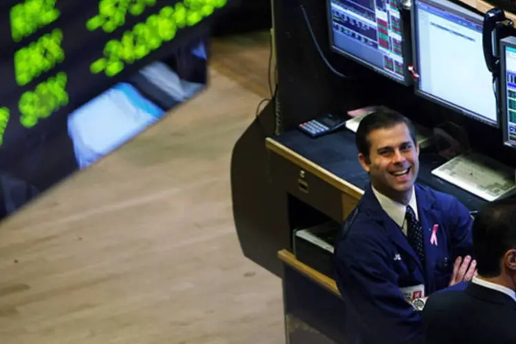 
	Bolsa de Nova York: &agrave;s 12h15 (de Bras&iacute;lia), o&nbsp;Dow Jones&nbsp;subia 0,11%, o Nasdaq avan&ccedil;ava 0,06% e o S&amp;P 500 tinha alta de 0,24%
 (Getty Images)