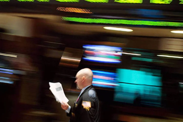 
	Bolsa de Nova York: &agrave;s 12h15, o euro subia a US$ 1,3279, de US$ 1,3223 no fim da tarde da quarta-feira em Nova York, ap&oacute;s atingir m&aacute;xima intraday de US$ 1,3286 mais cedo
 (Getty Images)