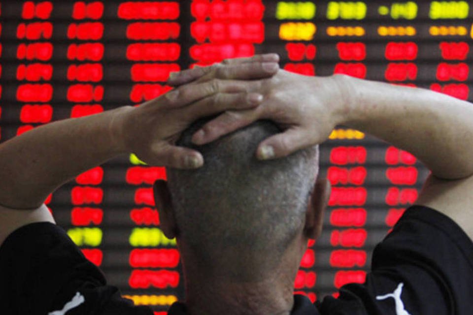 Bolsas chinesas sofrem a maior queda em 6 meses