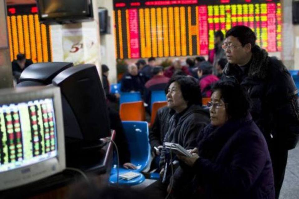 Bolsas chinesas recuam com preocupações sobre liquidez
