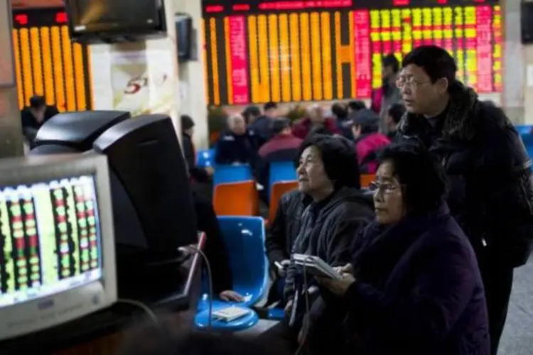 Bolsa de Xangai: investidores chineses continuaram a colocar dinheiro nas blue-chips, ajudando a impulsionar setores como o bancário, de matérias-primas e de infraestrutura (Getty Images/Getty Images)
