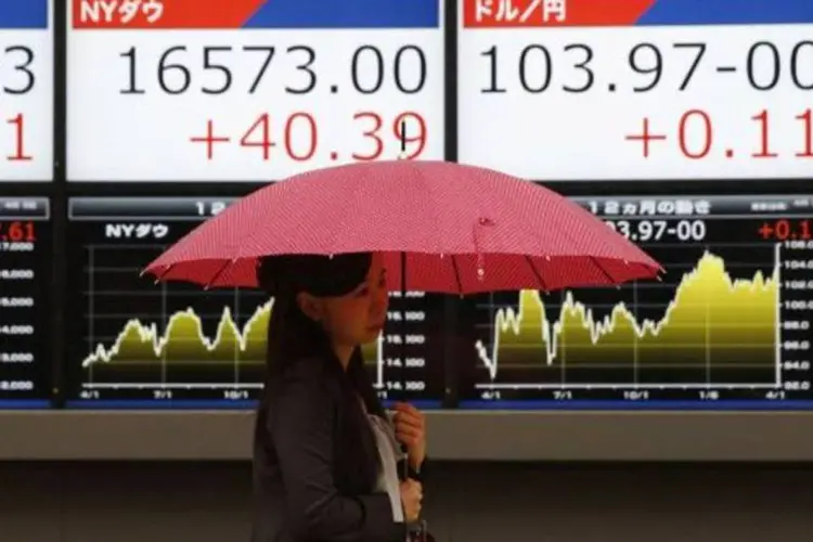 
	Bolsa: o Xangai Composto, principal &iacute;ndice acion&aacute;rio da China, caiu 2,9% hoje, a 2.655,66 pontos, atingindo o menor patamar desde novembro de 2014
 (Getty Images)