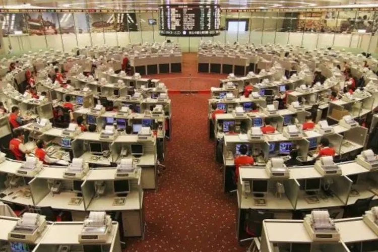 
	Bolsa de Hong Kong: governo chin&ecirc;s aprovou a conex&atilde;o com o mercado acion&aacute;rio de Shenzen, na China
 (Getty Images)