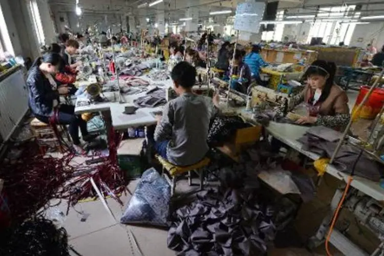 
	F&aacute;brica de bolsas na China: produ&ccedil;&atilde;o industrial cresceu 8,7% em ritmo anual
 (Mark Ralston/AFP)